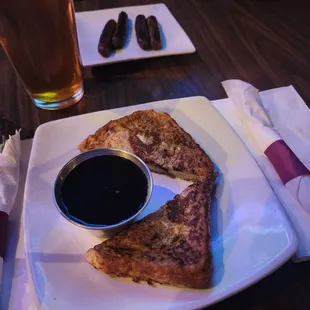 One piece of French toast, sausage links