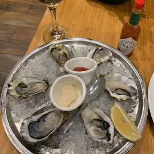 Fresh oysters.