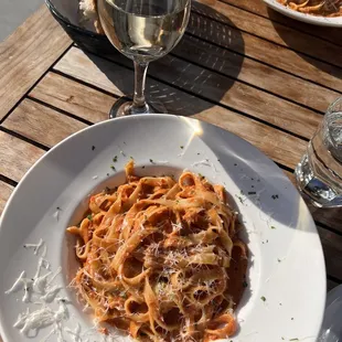 Linguine with creamy tomato sauce