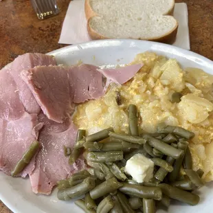 Ham and scalloped potatoes... pretty yummy