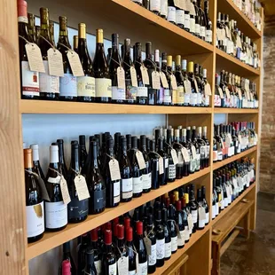 Wine display with hand-written notes on region, grapes and taste/smell. Impressive and crafty.