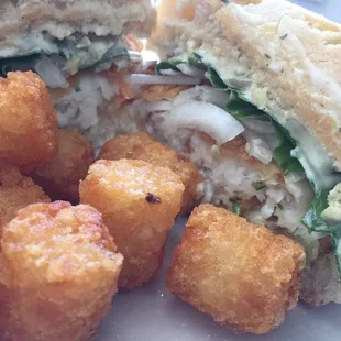 food, chicken wings and fried chicken