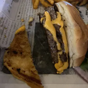 Soggy greasy bun, supposedly a 1/2 lb burger. Not. It was dry and tasteless.