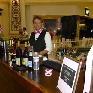 Beverlee&apos;s bartending staff
