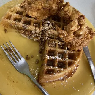CHICKEN & WAFFLES