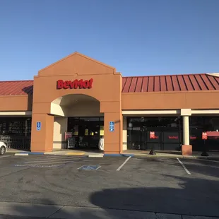the front entrance of a restaurant
