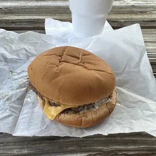 Plain cheeseburger