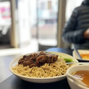 Beef brisket braised noodles (thick)