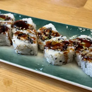 Eel avocado roll