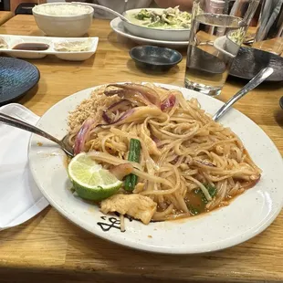Chicken pad thai