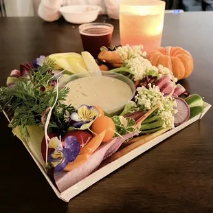 Crudités &amp; hummus
