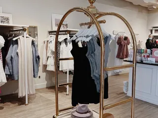 Four Sisters Boutique