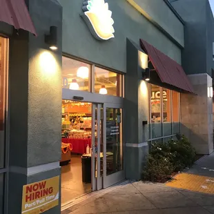 the outside of a restaurant