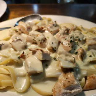 Fettuchini Alfredo with Mushrooms and Chicken