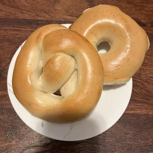 Unsalted pretzel and plain bagel