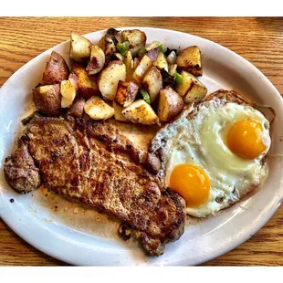 New York Strip Steak w/Two Eggs &amp; O&apos;Brien Potatoes. Pretty Good! Bialy&apos;s Cafe.Evergreen Park, IL Breakfast/Lunch Great Service &amp;Food. Cool!