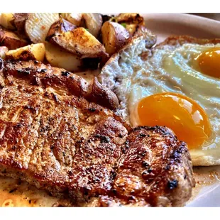 New York Strip Steak w/Two Eggs &amp; O&apos;Brien Potatoes. Pretty Good! Bialy&apos;s Cafe.Evergreen Park, IL Breakfast/Lunch Great Service &amp;Food. Cool!