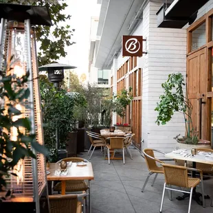 Expansive Outdoor Patio Dining