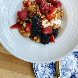 Mix Berry and Granola Parfait