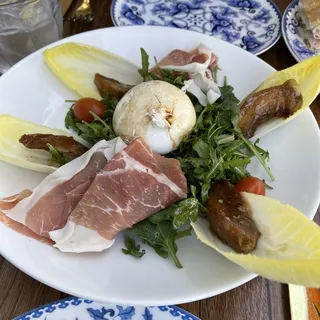 Burrata and peach Salad