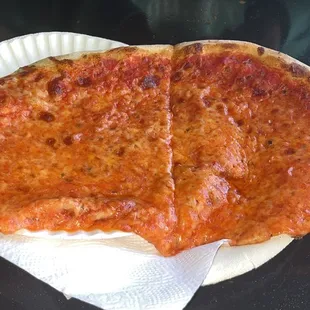 Finally had a cheese slice from this iconic Pizza Shop on Revere Beach and I must say it lives up ti the hype.