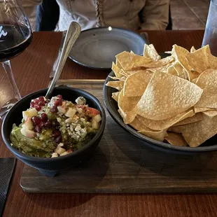 Guacamole with blue cheese and apples