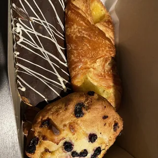 Assorted Fruit Strudel