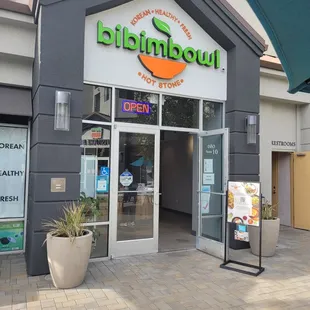 the entrance to the restaurant