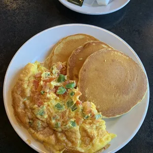 Three Egg Omelette with Cheddar (added tomatoes &amp; green pepper) with Buttermilk Pancakes