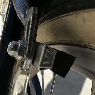 In this photo, you can see that the rubber brake pad that the "mechanic" tried to puch back in place didn't even contact the rim squarely.