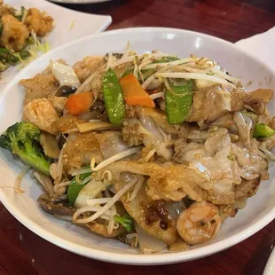 Pan fried flat noodle