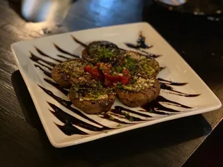 Debajo Tapas Y Vino