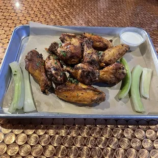 Medium wings with spicy garlic