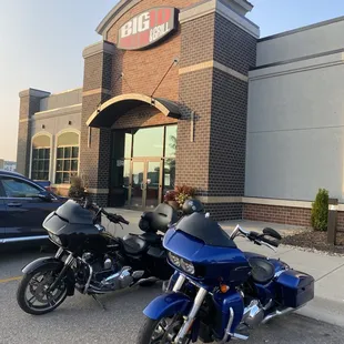 oysters and mussels, outside