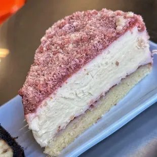 Strawberry Shortcake Cheesecake (Instagram: foodwithbros)