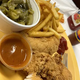 Tenders, seasoned fries and green beans.