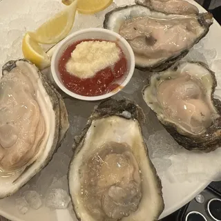 Chef's Selection Fresh Oysters*