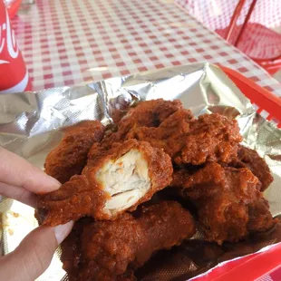 food, chicken wings and fried chicken