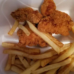 Kids chicken tenders with fries