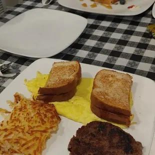 Cafe Breakfast &amp; Signature French Toast