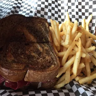Rueben sandwich &amp; fries
