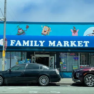 The outside is so cute with the spongebob paintings