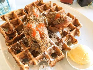 Dame's Chicken & Waffles