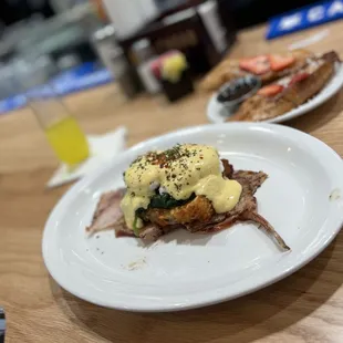 Hash cake benedict