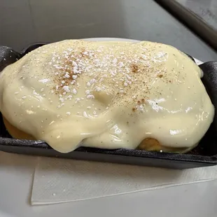 Cast-iron baked cinnamon roll