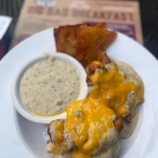 cat head chicken biscuit, extra gravy and hash browns