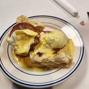 Biscuit benedict