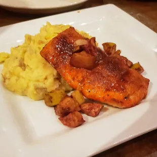 Salmon with garlic mashed potatoes