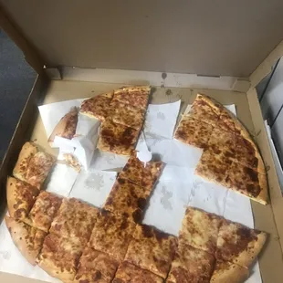 That's á big pizza pie.