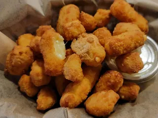 Frankies Pub & Grill